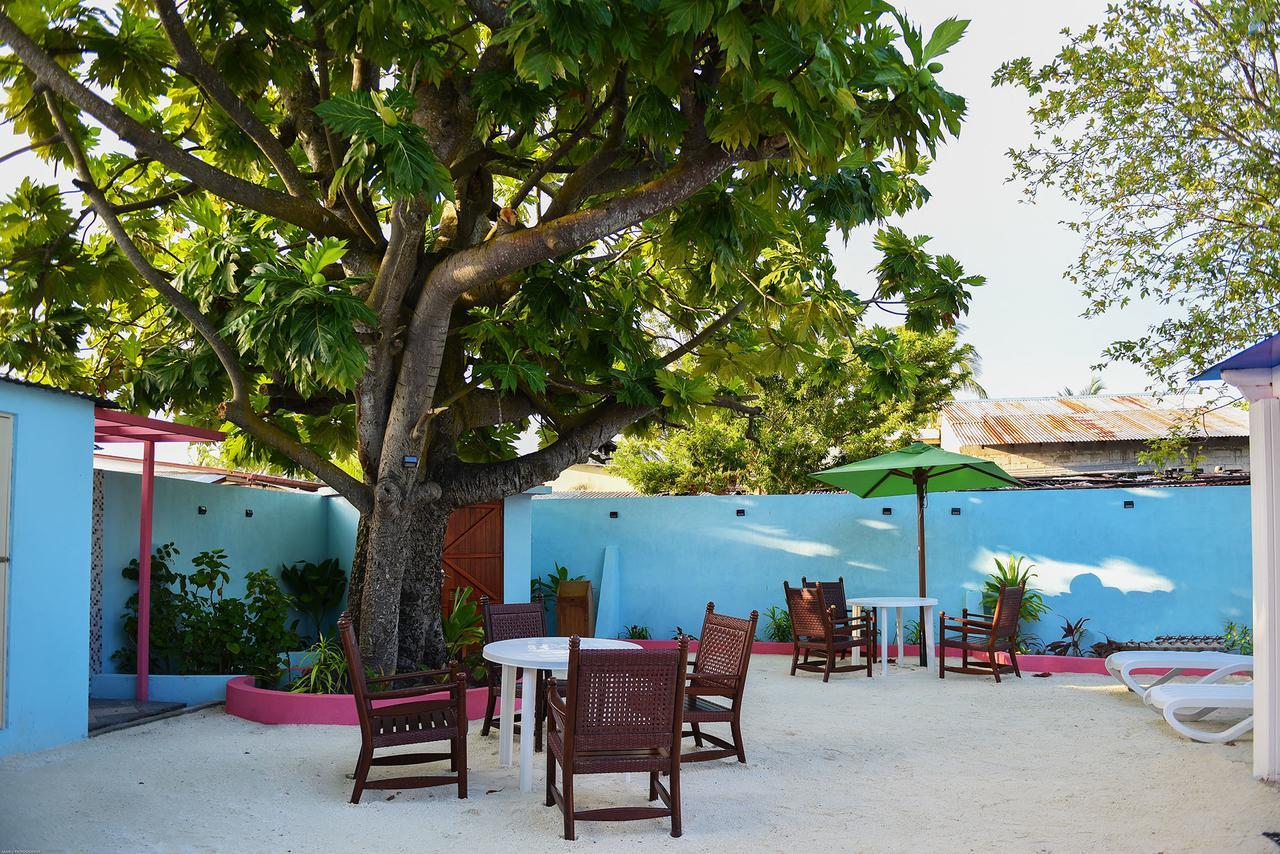 Surfretreat Hotel Bodufolhudhoo Exterior photo