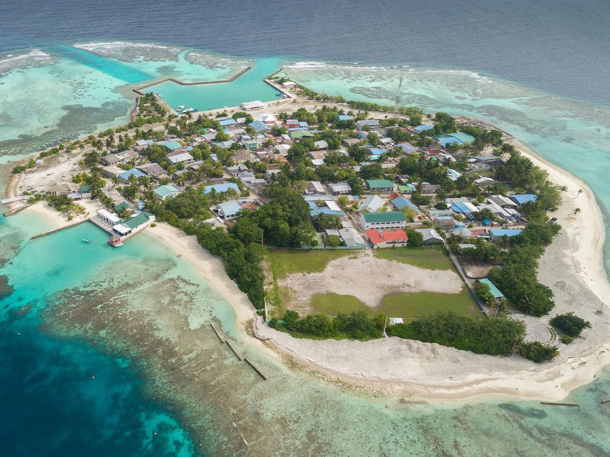 Surfretreat Hotel Bodufolhudhoo Exterior photo